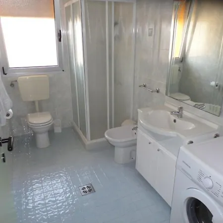 Equipped Flat With Parking In Apartman